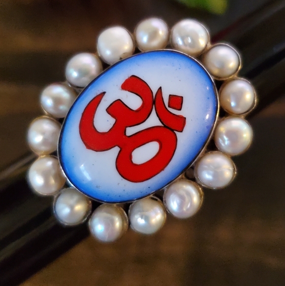Large Vintage Sterling Cultured Pearl OM Symbol Good Luck Ring - Picture 5 of 7